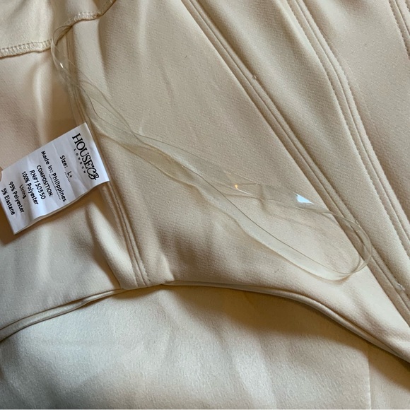 HOUSE OF CB ‘Silva’ Ivory Corset and ‘Annabelle’ Midi skirt set - Picture 4 of 7